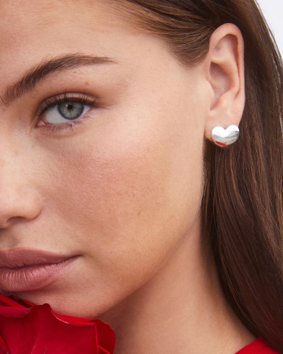 Jasmine Heart Stud Earrings in 18k Gold Vermeil