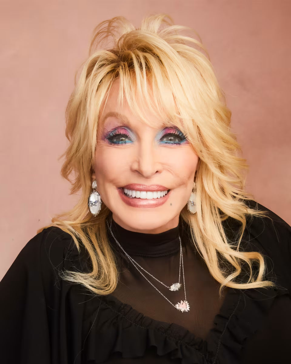 Dolly Parton x Kendra Scott Ari Heart Gold Short Pendant Necklace