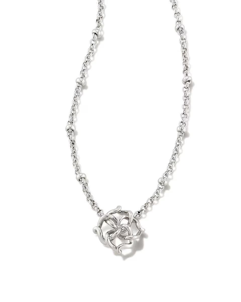 Kelly Short Pendant Necklace in Gold